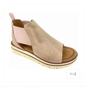 Women's Salvia Ari Sandal Color: Sand GUC SIZE 39